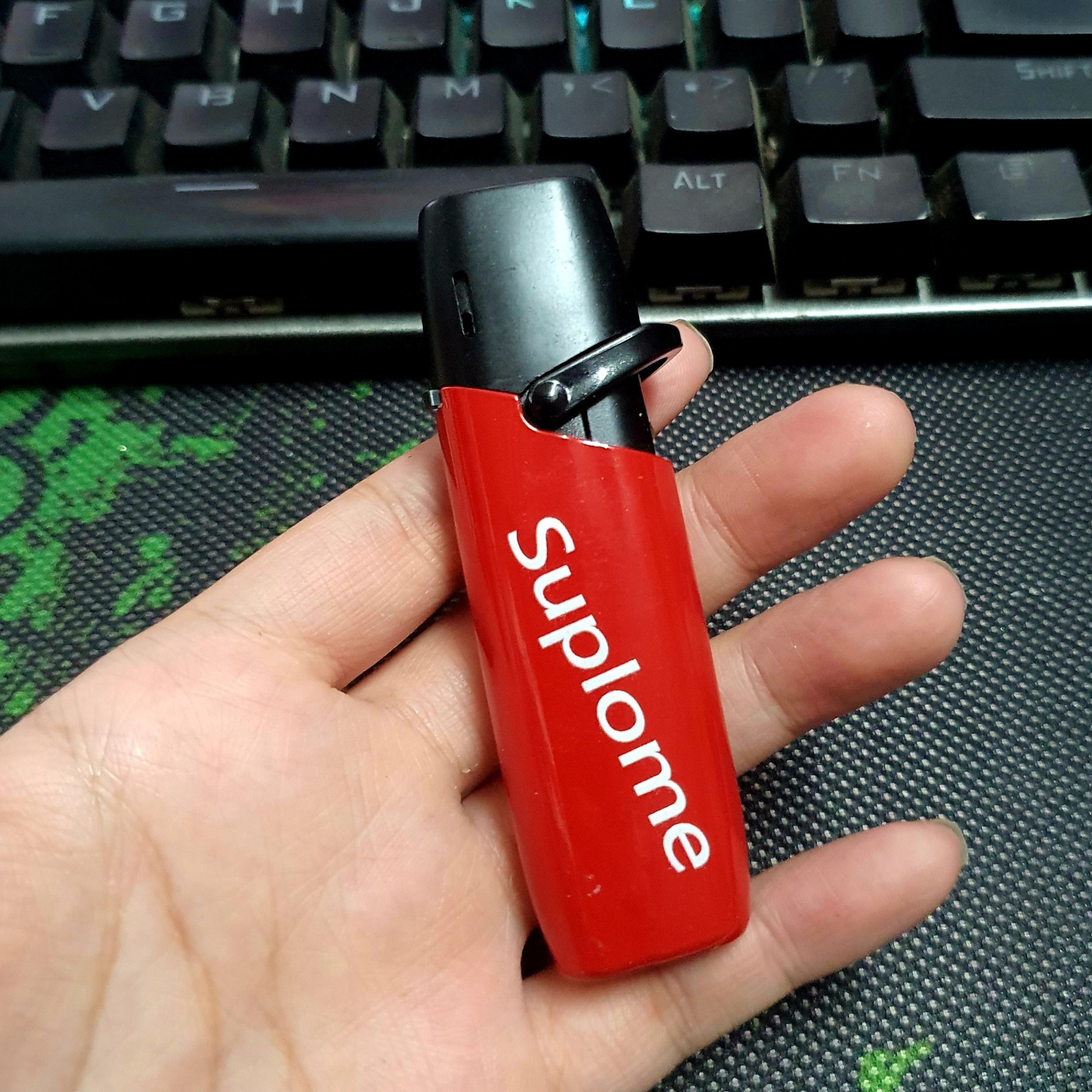 Bật Suplome Màu Đỏ Đen Sưu Tầm Độc Lạ, Quà Tặng Hottrend