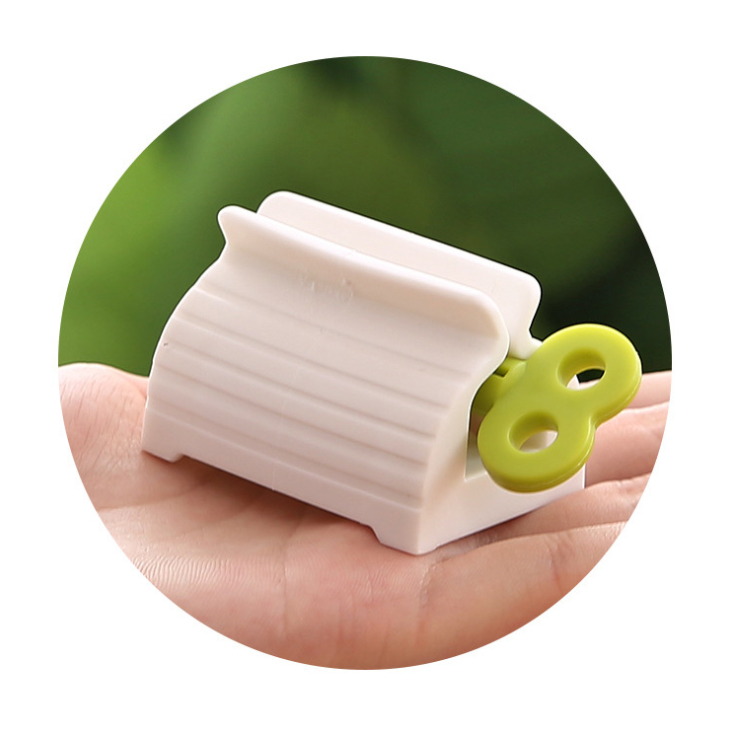DỤNG CỤ VUỐT KEM ĐÁNH RĂNG XOAY (SP004499)