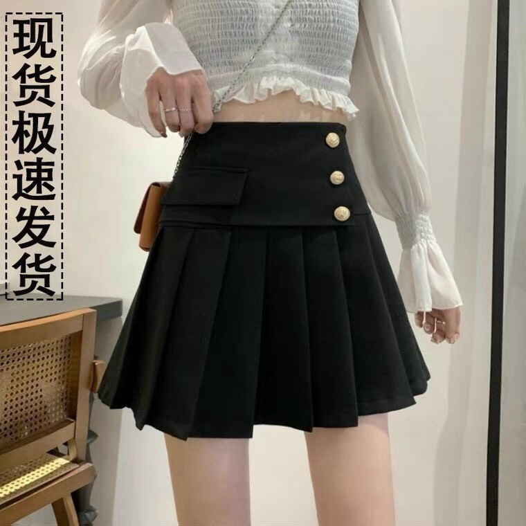 Chân váy xếp ly ngắn lưng cao phối cúc xòe