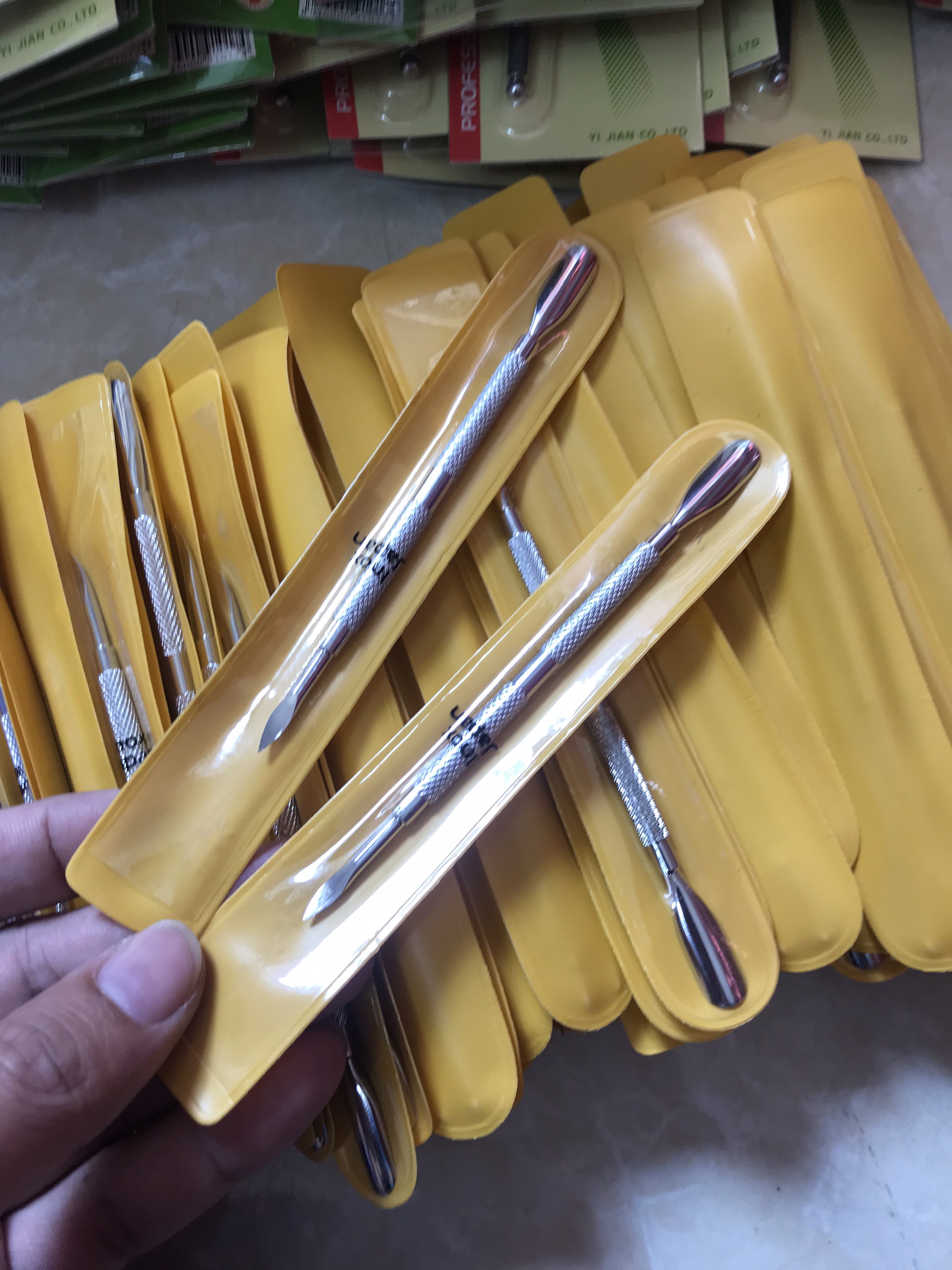 Cây đẩy sơn gel siêu nhanh