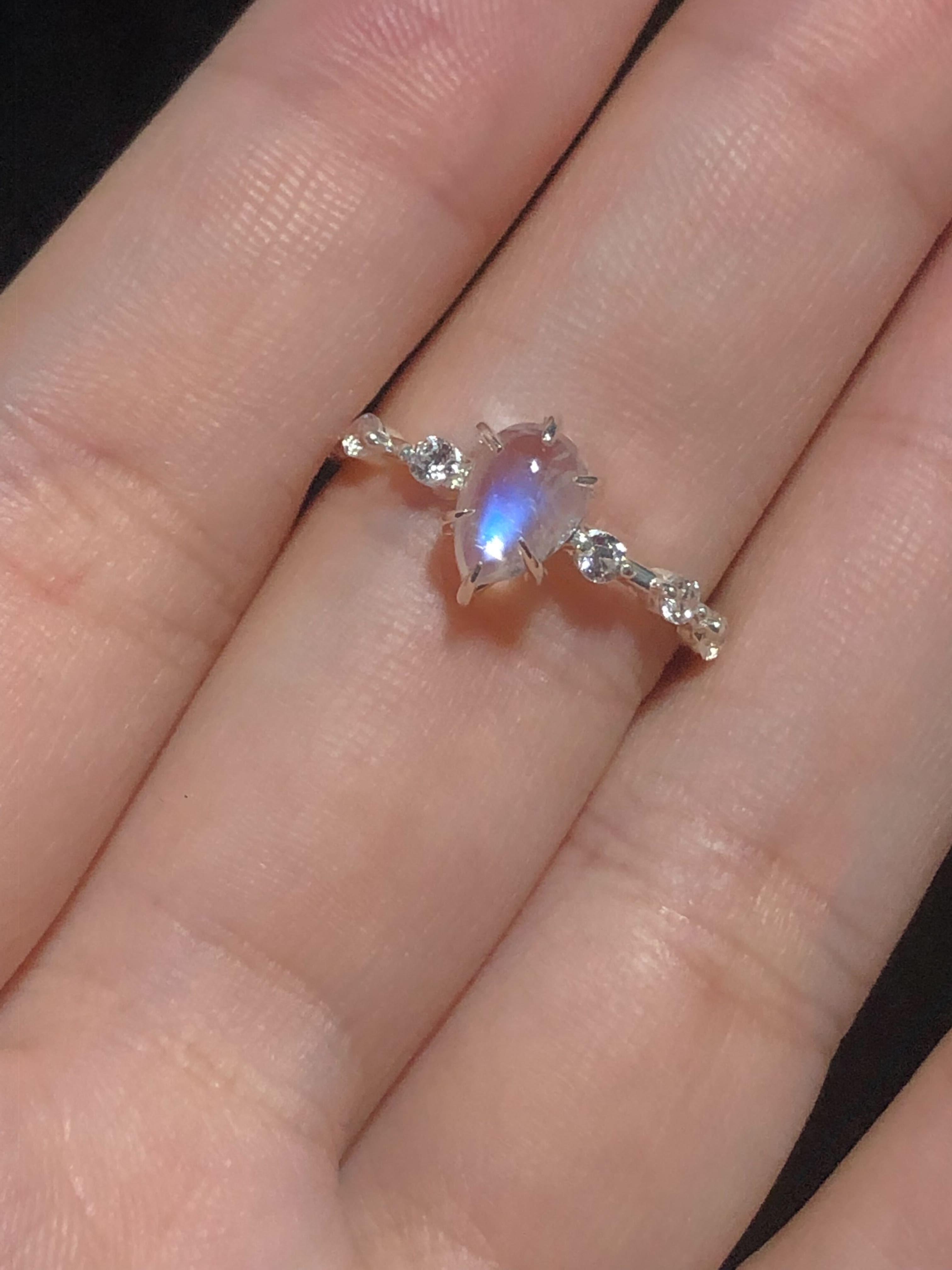 Nhẫn bạc moonstone thiên nhiên thanh lịch lấp lánh
