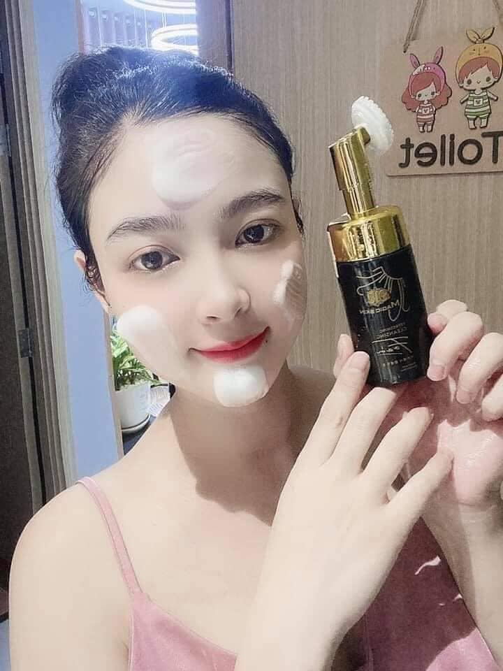 Sữa rửa mặt tạo bọt Magic Skin