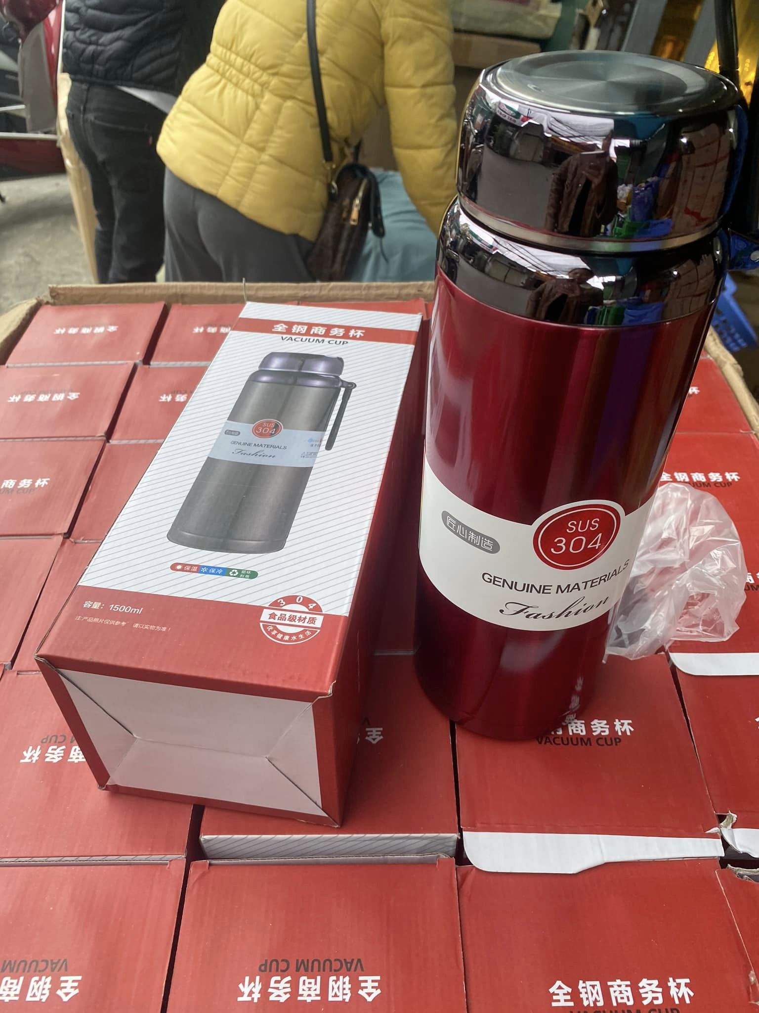Bình giữ nhiệt 1500ml vỏ đỏ mẫu mới 2022