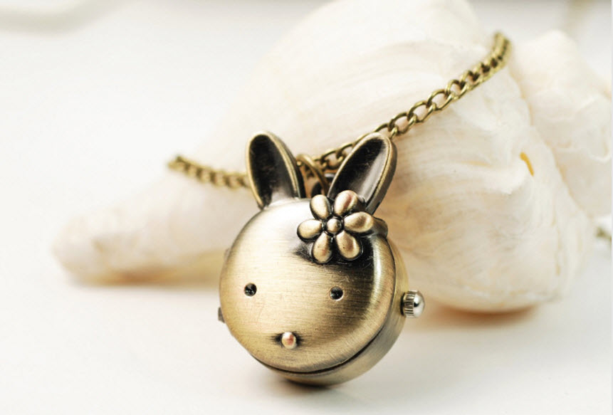 Chain watch face rabbit shape Playboy, watch the hours as usual