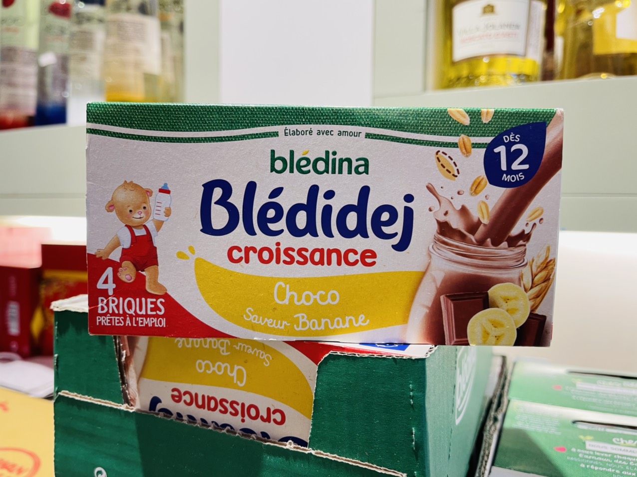 Sữa nước Bledina vị chocolate & chuối 12 tháng 4 250ml date 12.2021