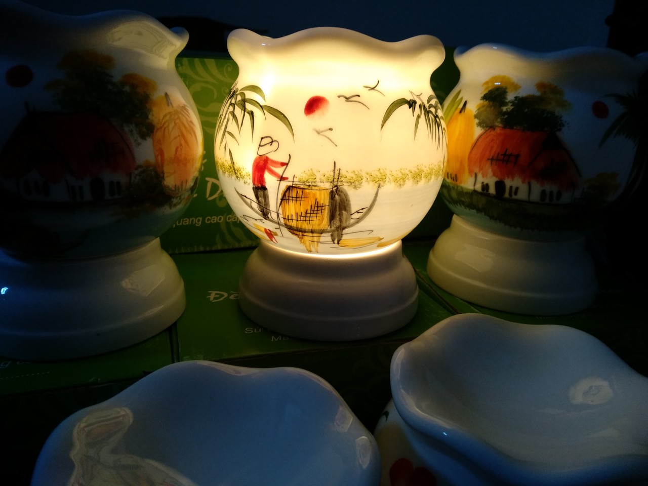 Đèn Xông Tinh Dầu Sứ Thấu Quang (Mẫu Ngẫu Nhiên)