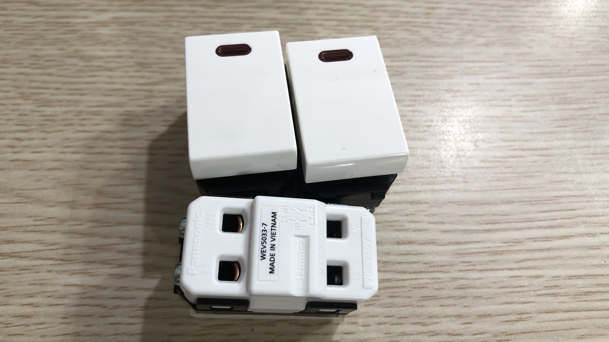 Công Tắc 20A- Hạt Bình Nóng Lạnh Panasonic