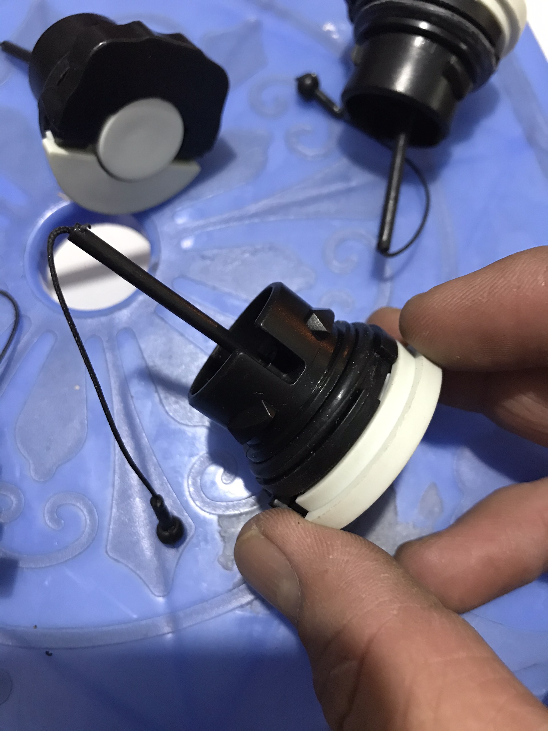 Nắp nhớt máy cưa xích MS 170/180/250/381/382 STIHL