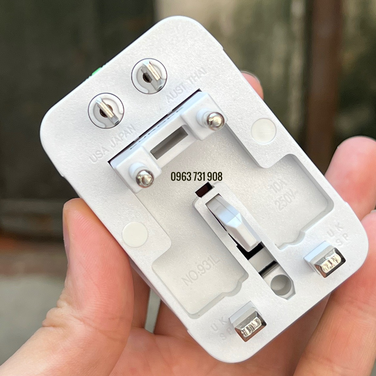 Ổ cắm du lịch đa năng