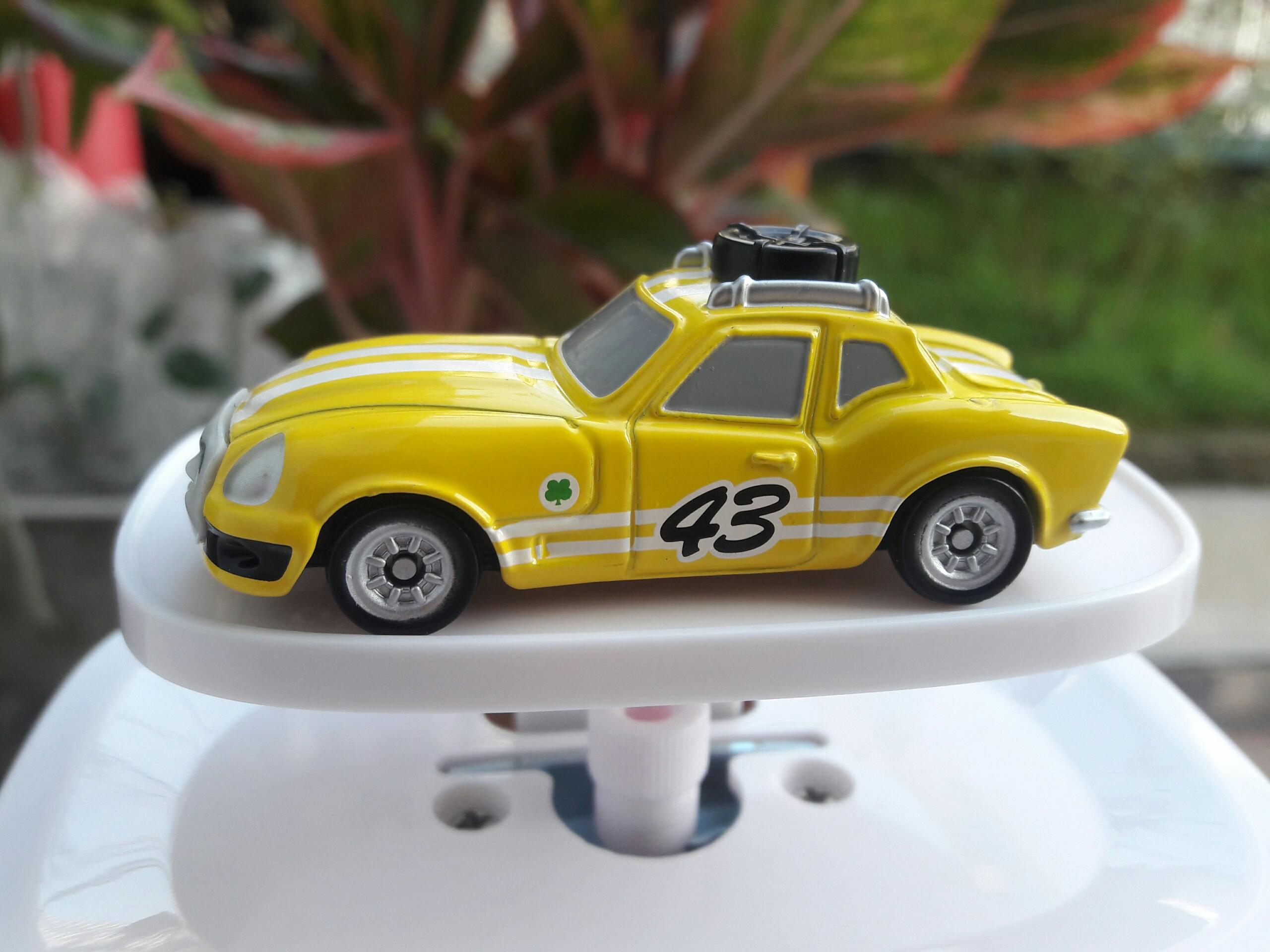 Xe mô hình Tomica - Xe Tomica Thomas bằng kim loại màu vàng giá rẻ cho bé sưu tầm