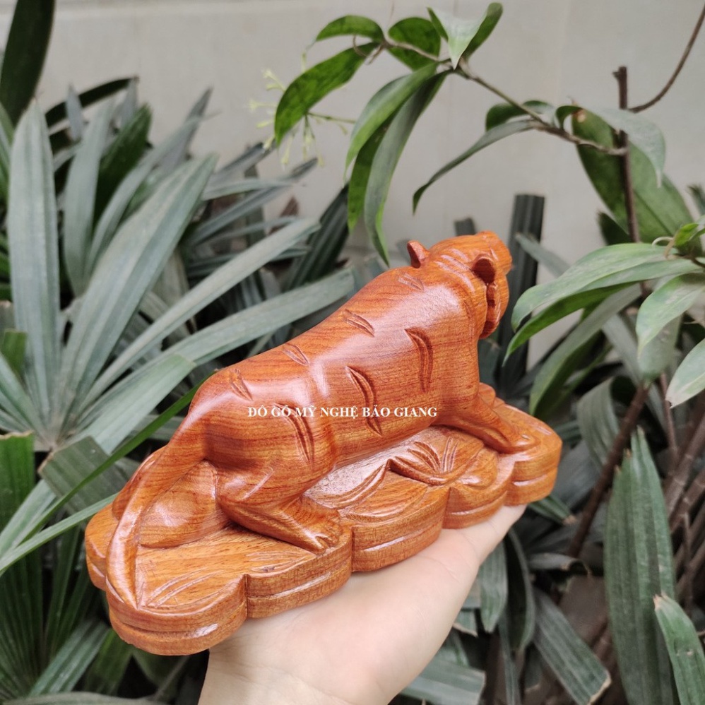Tượng con hổ bằng gỗ hương 20 cm