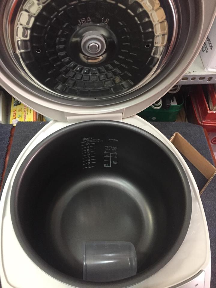 (Hình thật tự chụp cho khách xem) Nồi Cơm Điện Tử Tiger JAX-S18W - 1.8L