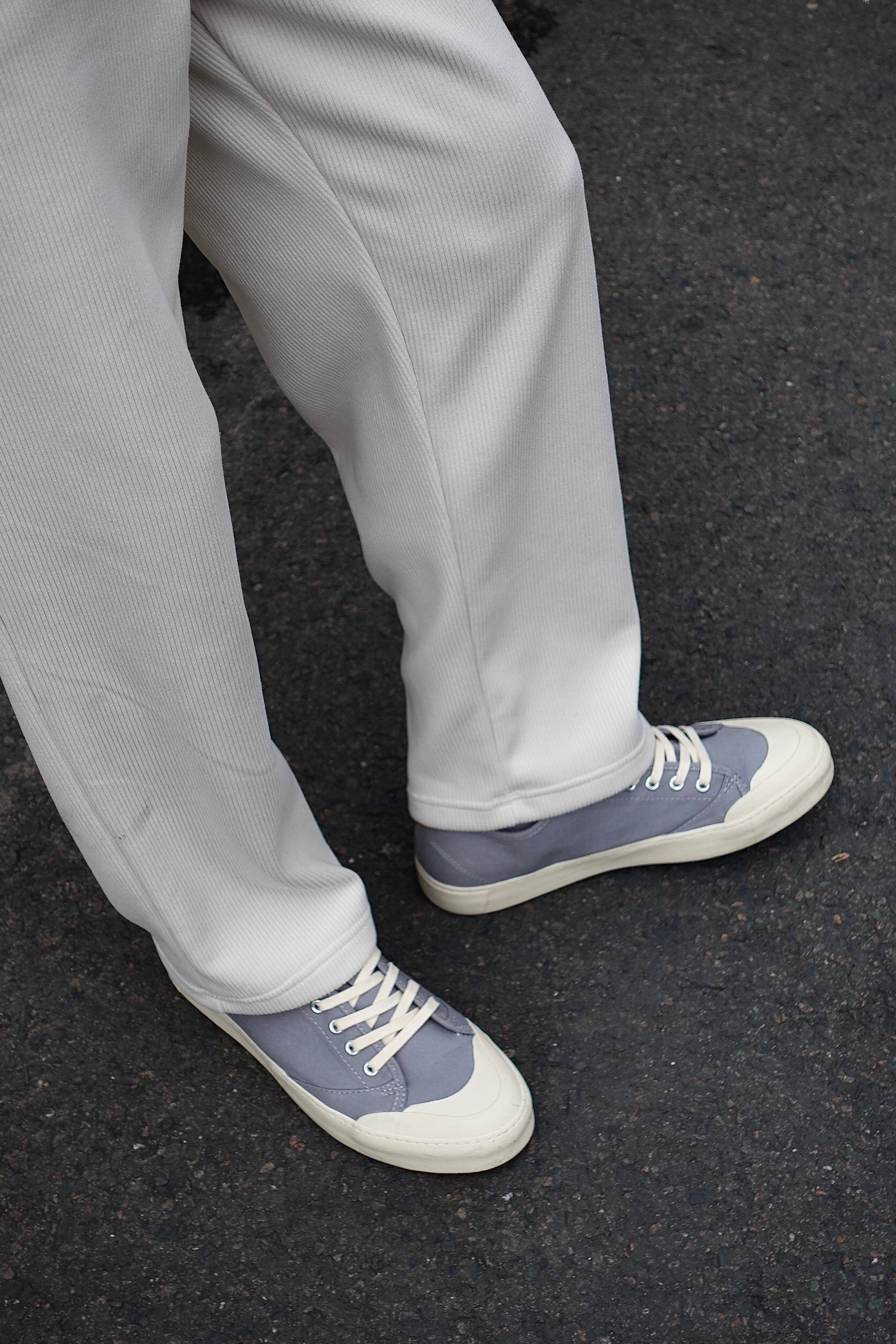 Giày Sneaker Vải Canvas Nam Nữ E16 Grey Dincox