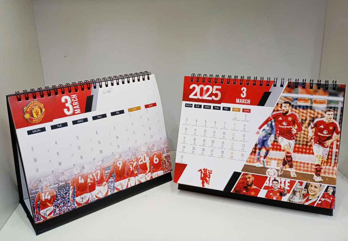 Lịch để bàn MU năm 2026