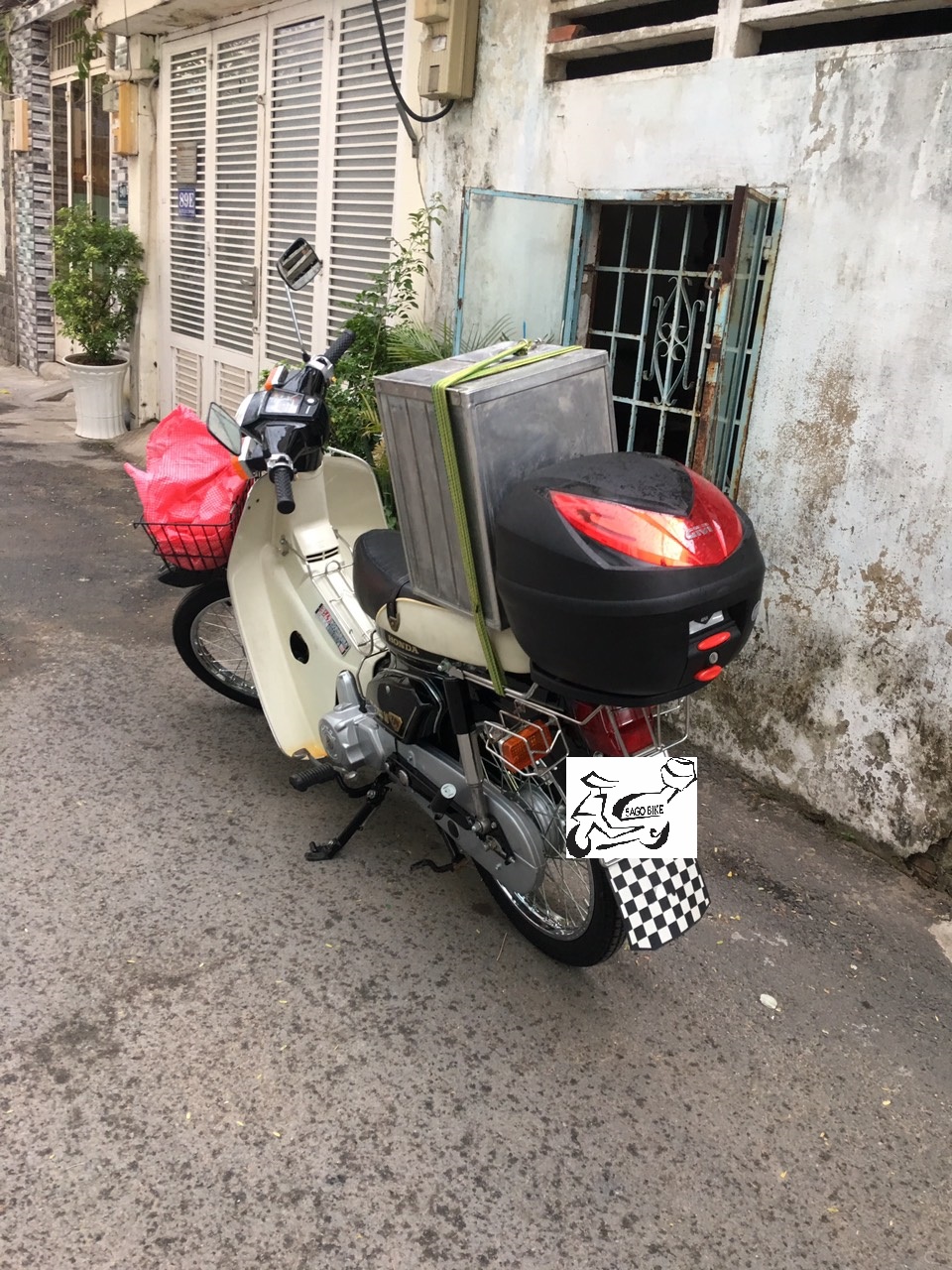 [HCM]Thùng xe Cub mẫu Givi E250N kèm đế và bát gắn
