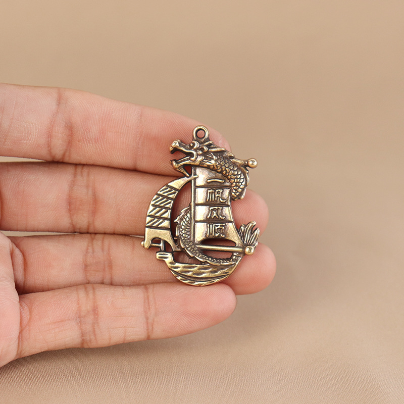 Tượng đồng thau hình thuyền rồng - có móc khóa - kích thước 3.4 x 4.7cm