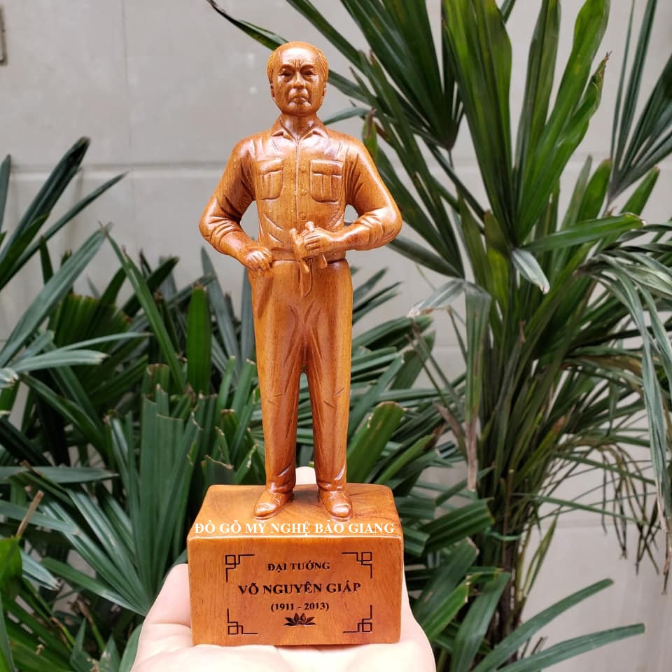 Tượng bác Võ Nguyên Giáp gỗ hương cao 20cm
