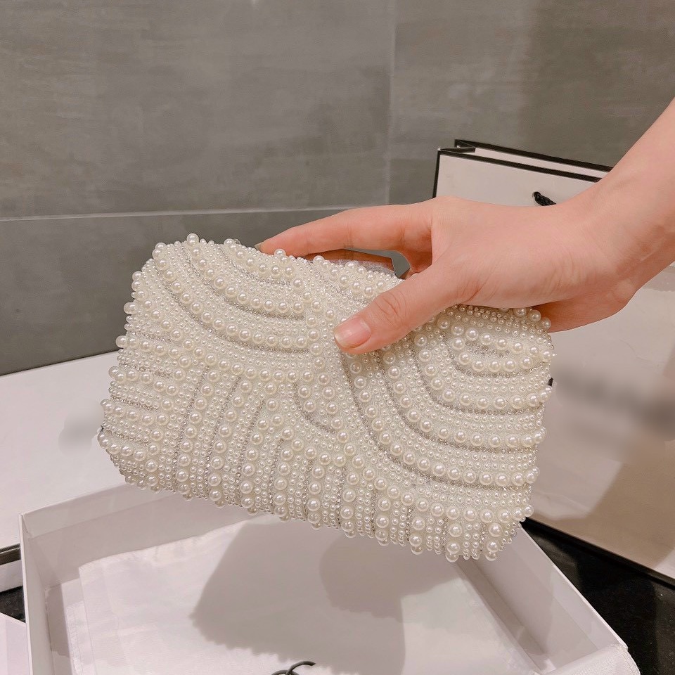 Clutch Cốp đính đá gợn sóng thời trang