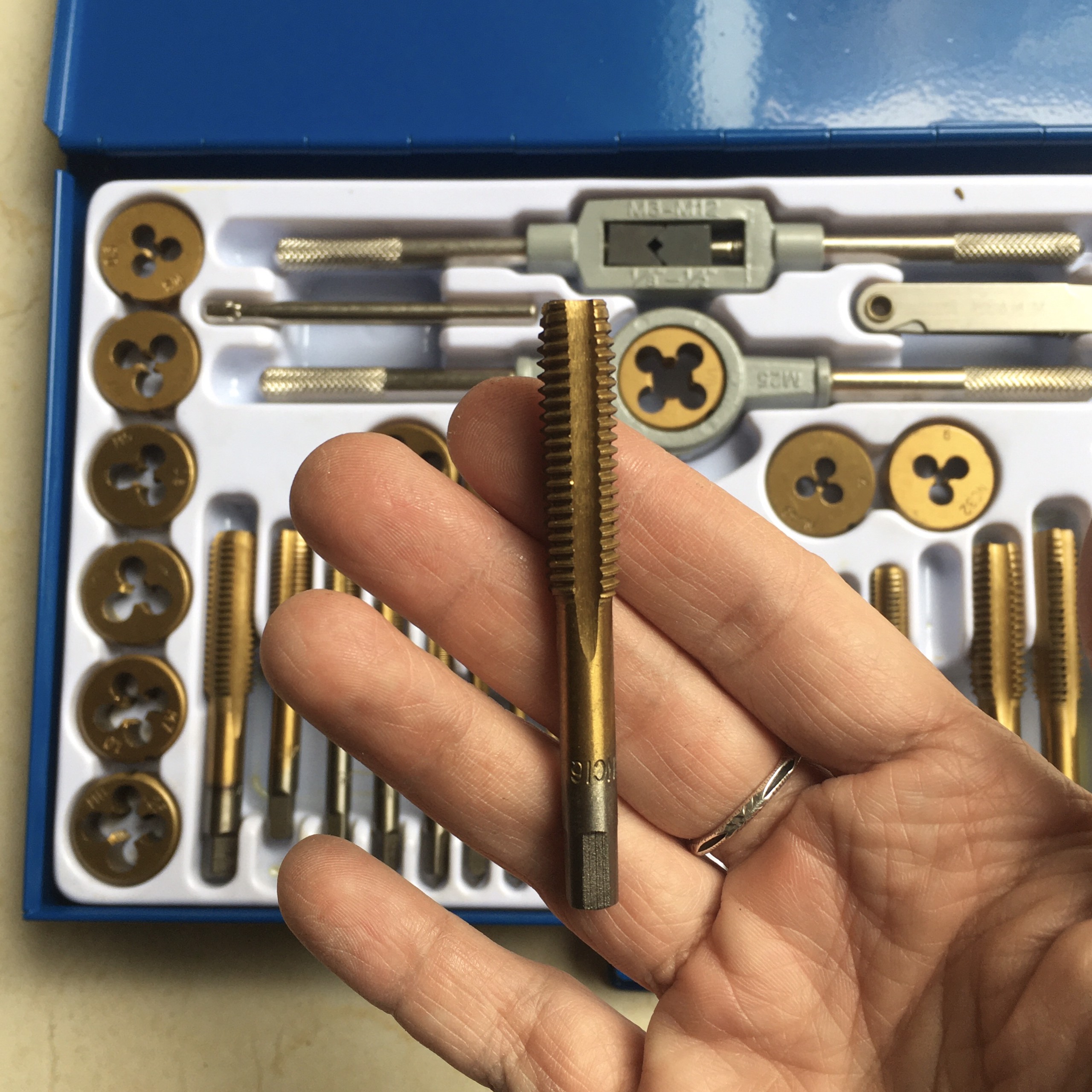 Bộ taro tạo ren 40 chi tiết loại tốt C-mart A1012