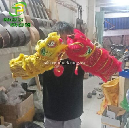 Đầu lân cầm tay trang trí
