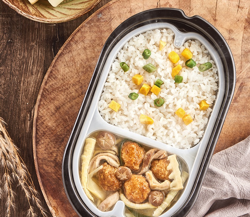 Cơm tự sôi Tiêu Chiến - Thịt viên nấu măng