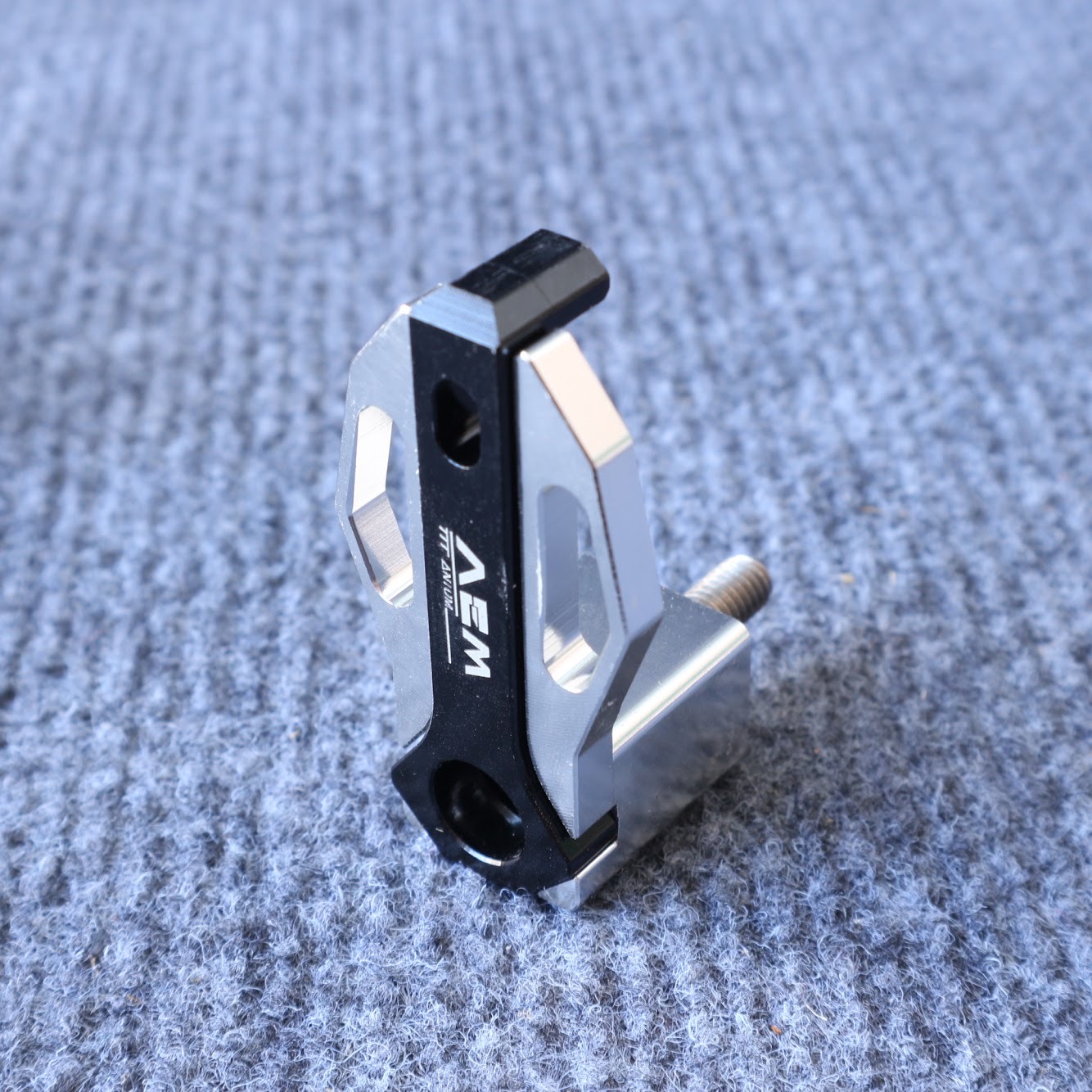 Móc treo đồ xe máy aem chất liệu nhôm cnc kiểu dáng đẹp mắt