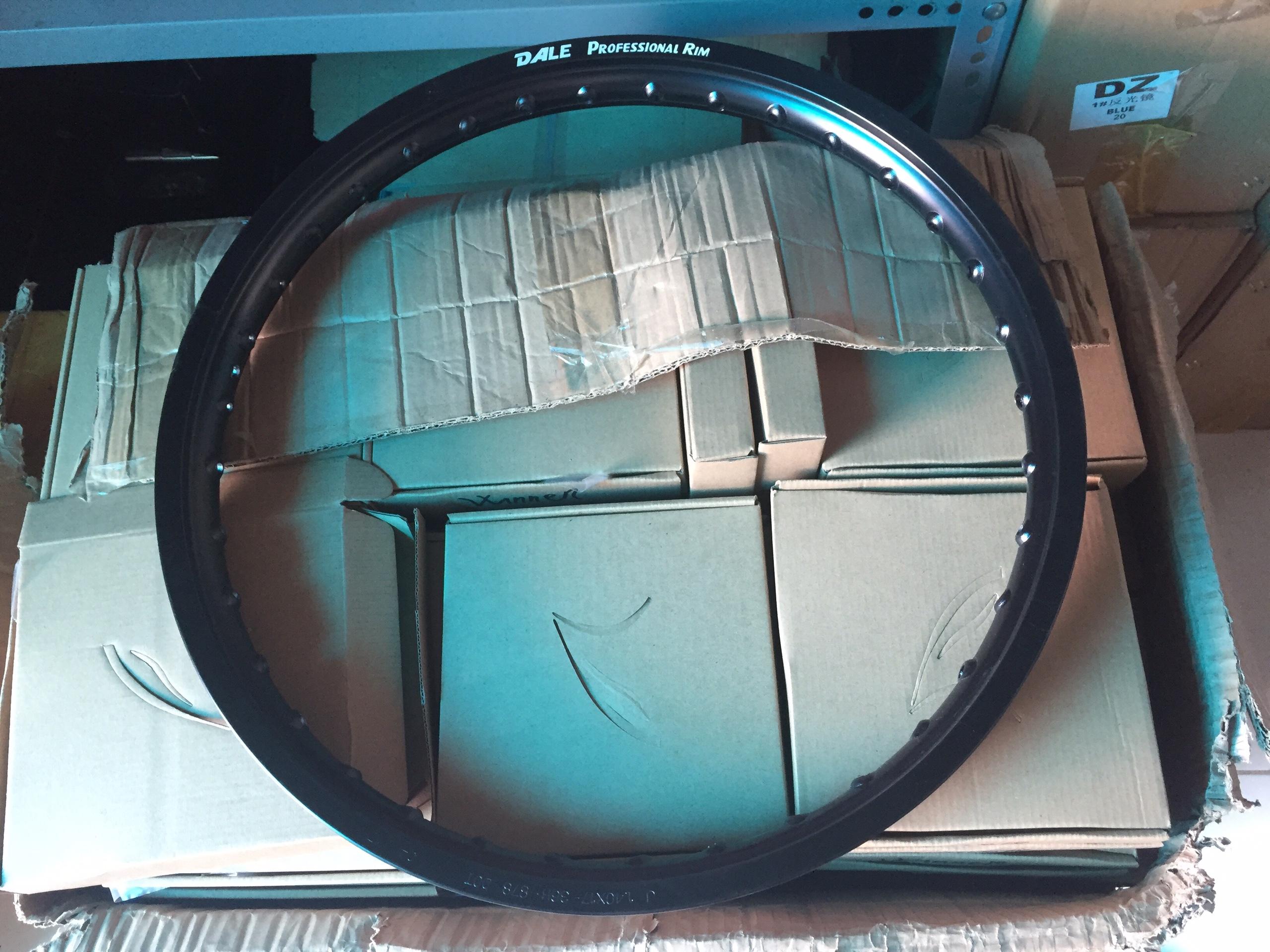 1 CÁI NIỀNG DALE SIZE 1.4 ĐEN/BẠC