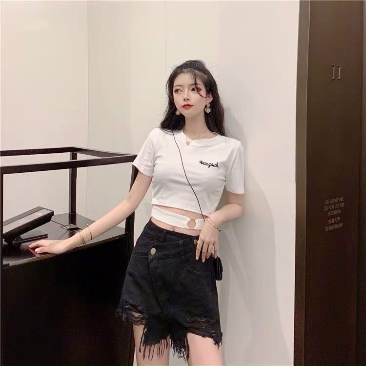 Áo croptop tay ngắn in chữ phối khoen eo xinh xắn TTSA0873