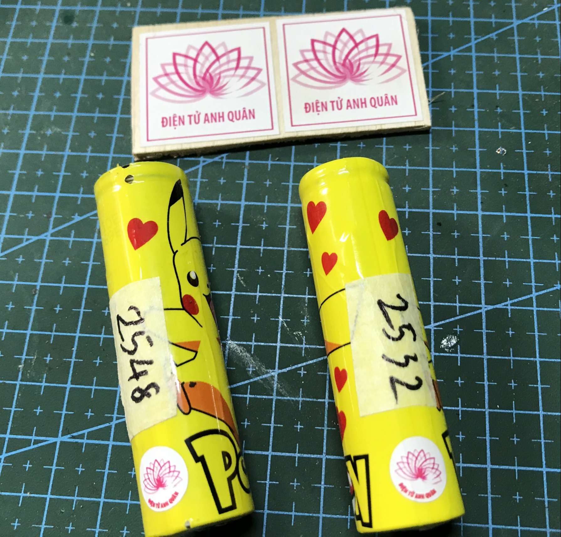 Pin 18650 Phiên bản Pikachi ( Dung lượng 2500 - 3000 mah ).