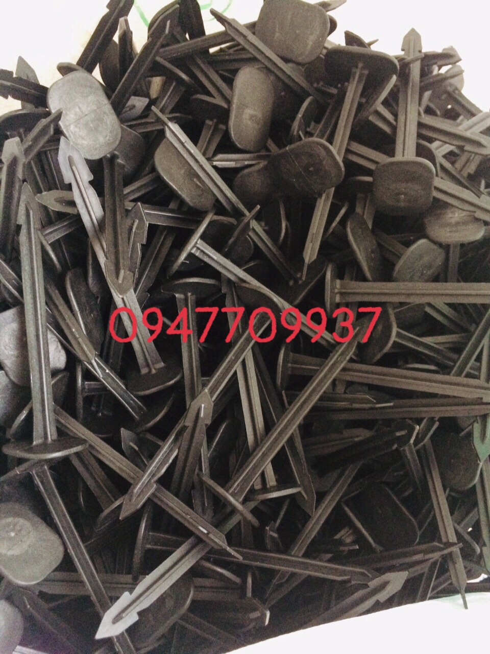 1kg Ghim Màng Phủ Nông Nghiệp khoảng 170 đến 185 cái sử dụng được nhiều lần