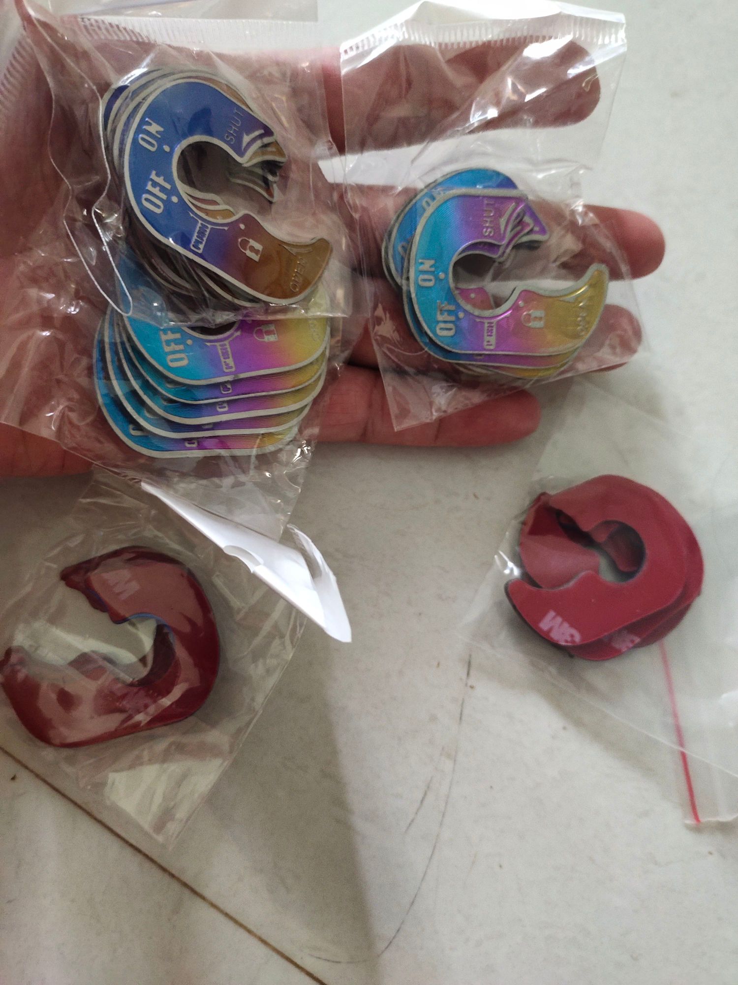 Tem titan dán ổ khóa winner v1