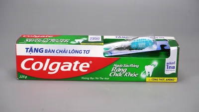 [HCM]Kem Đánh Răng Colgate Ngừa Sâu Răng 225g tặng bàn chải lông tơ
