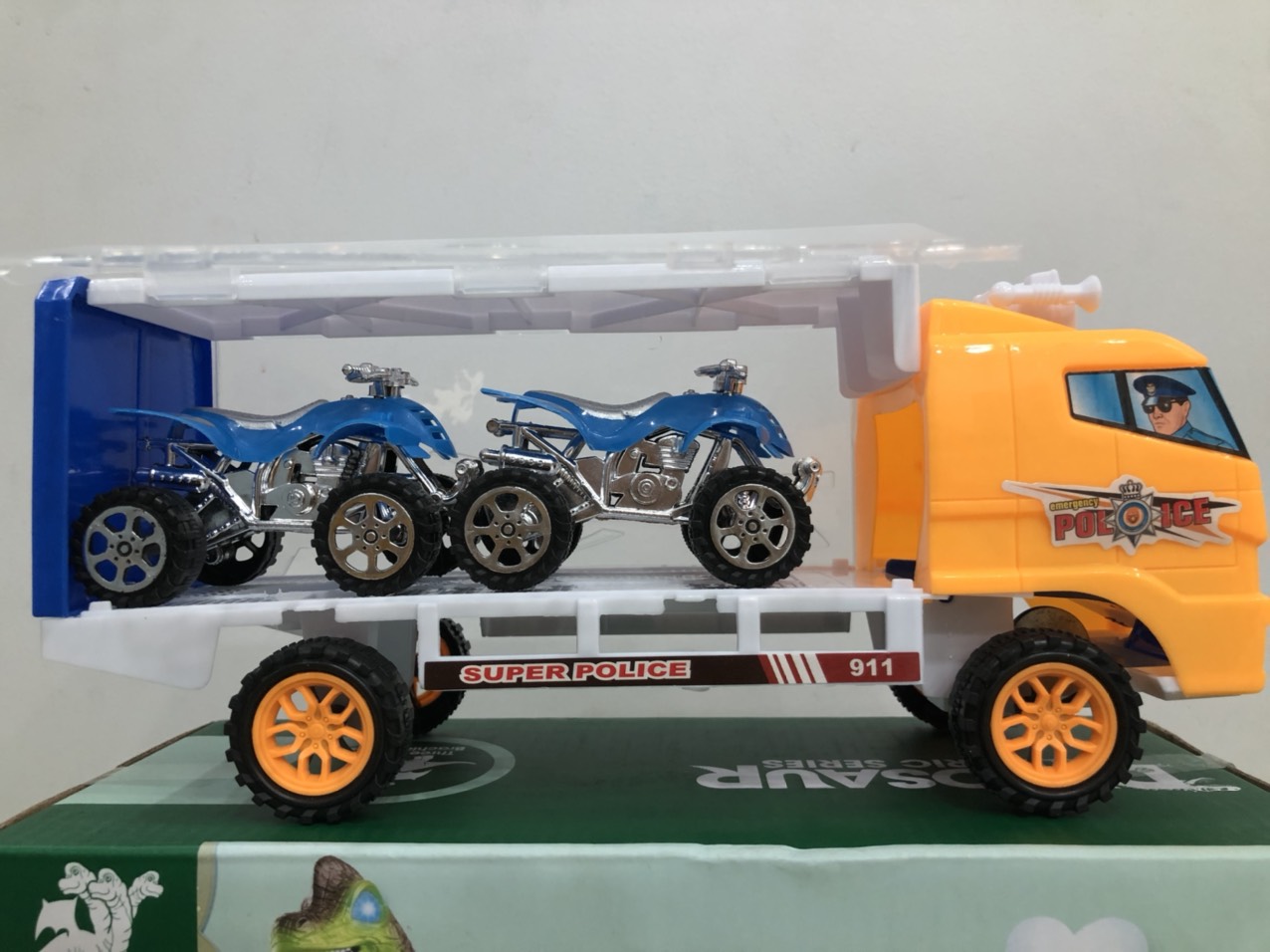 Dồ chơi xe tải kiếng chở 2 xe mô tô