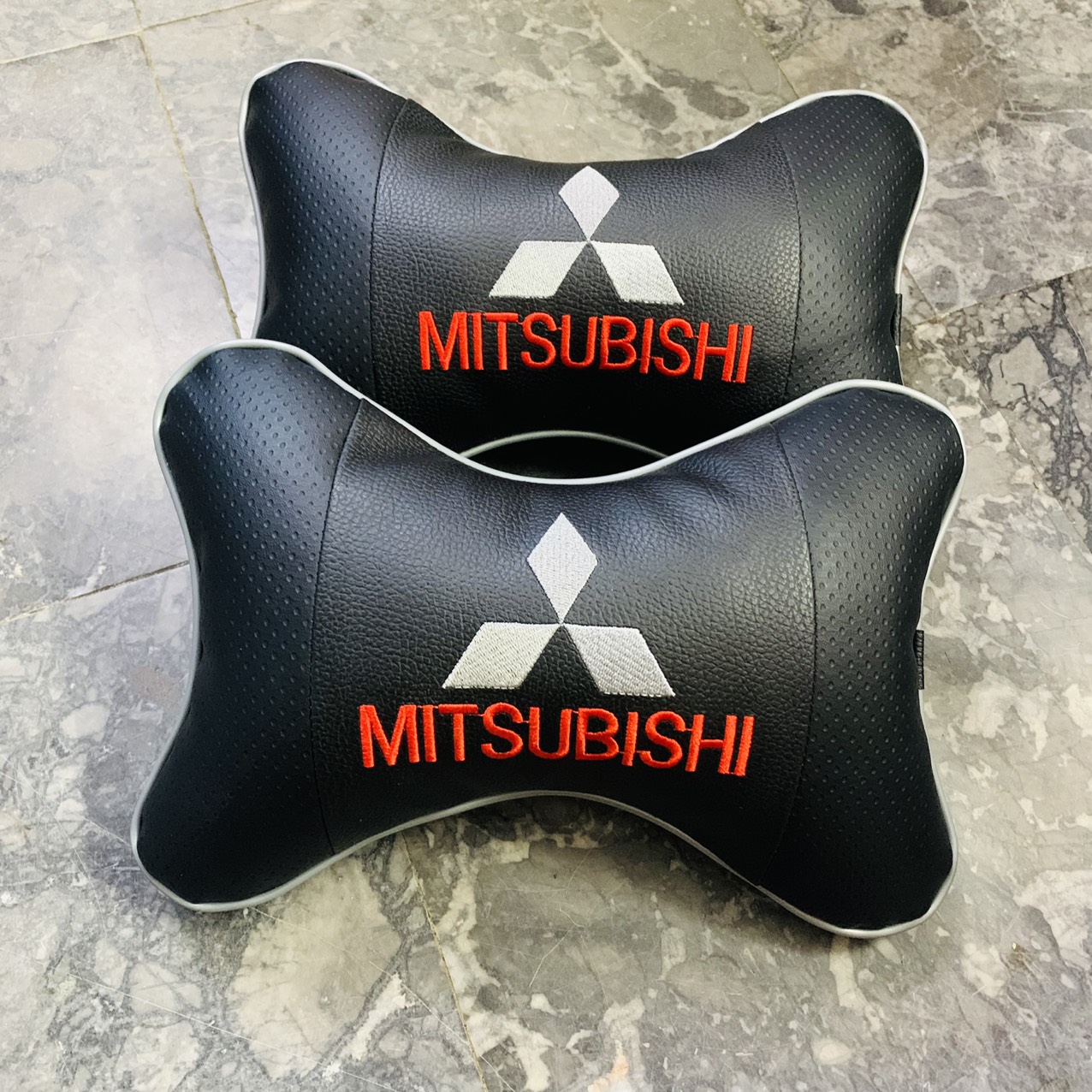 [hàng đẹp xịn]Gối Tựa Đầu Ô Tô Có Thêu Logo Cao Cấp, Chống Đau Mỏi Gáy theo hãng xe Toyota, Chevrolet, vv