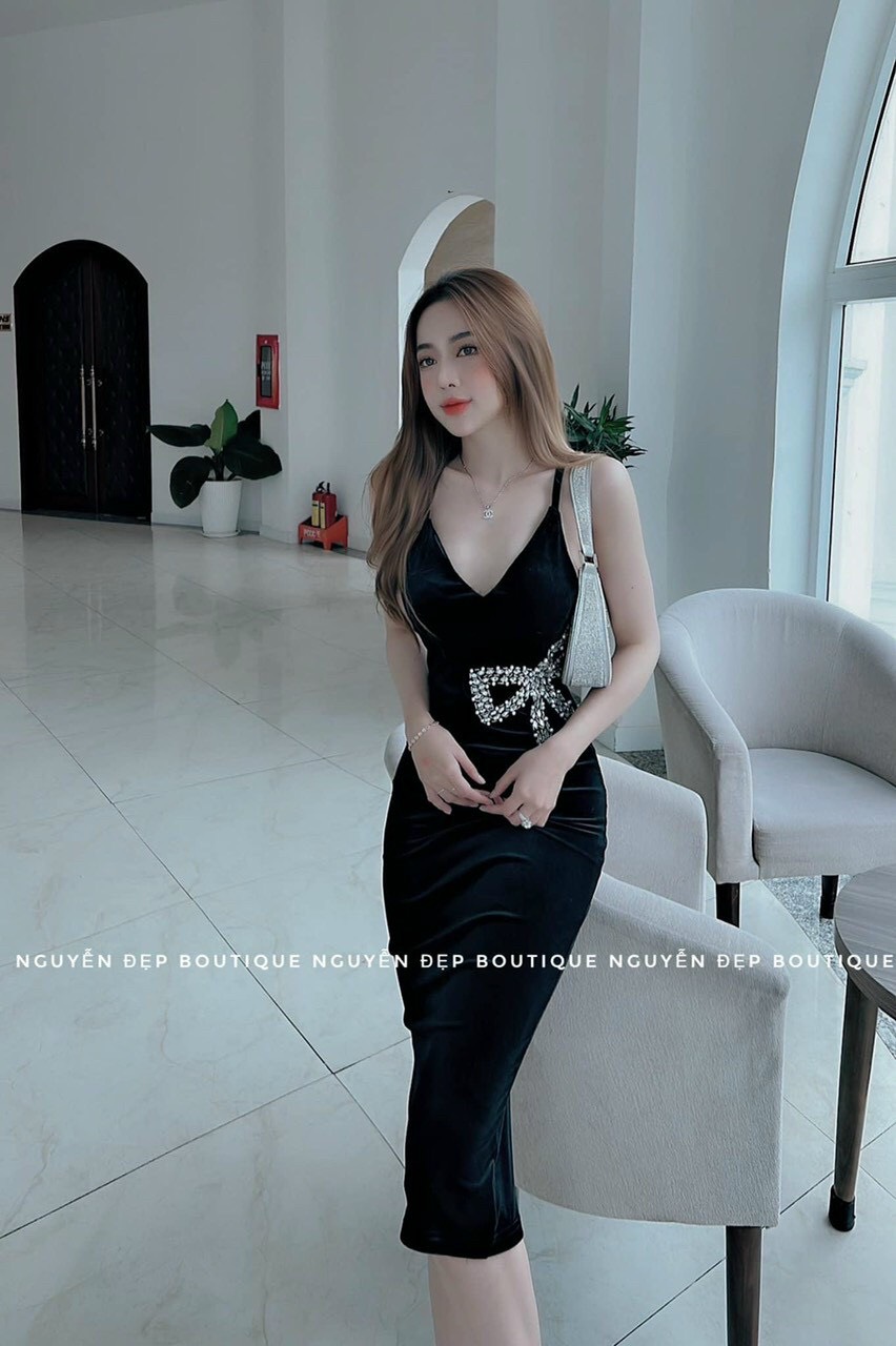 Đầm 2 dây nhung đính nơ đá sang trọng