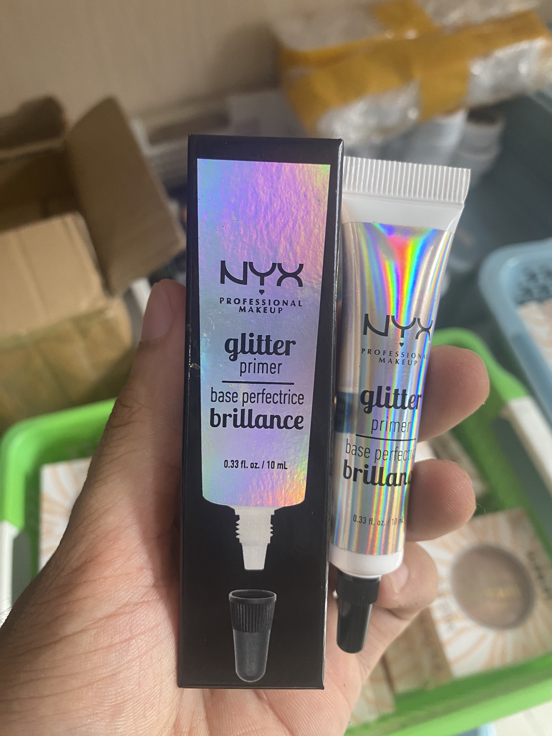 Kem lót nhũ mắt NYX Glitter Primer ( Giúp lớp nhũ bám vào da )