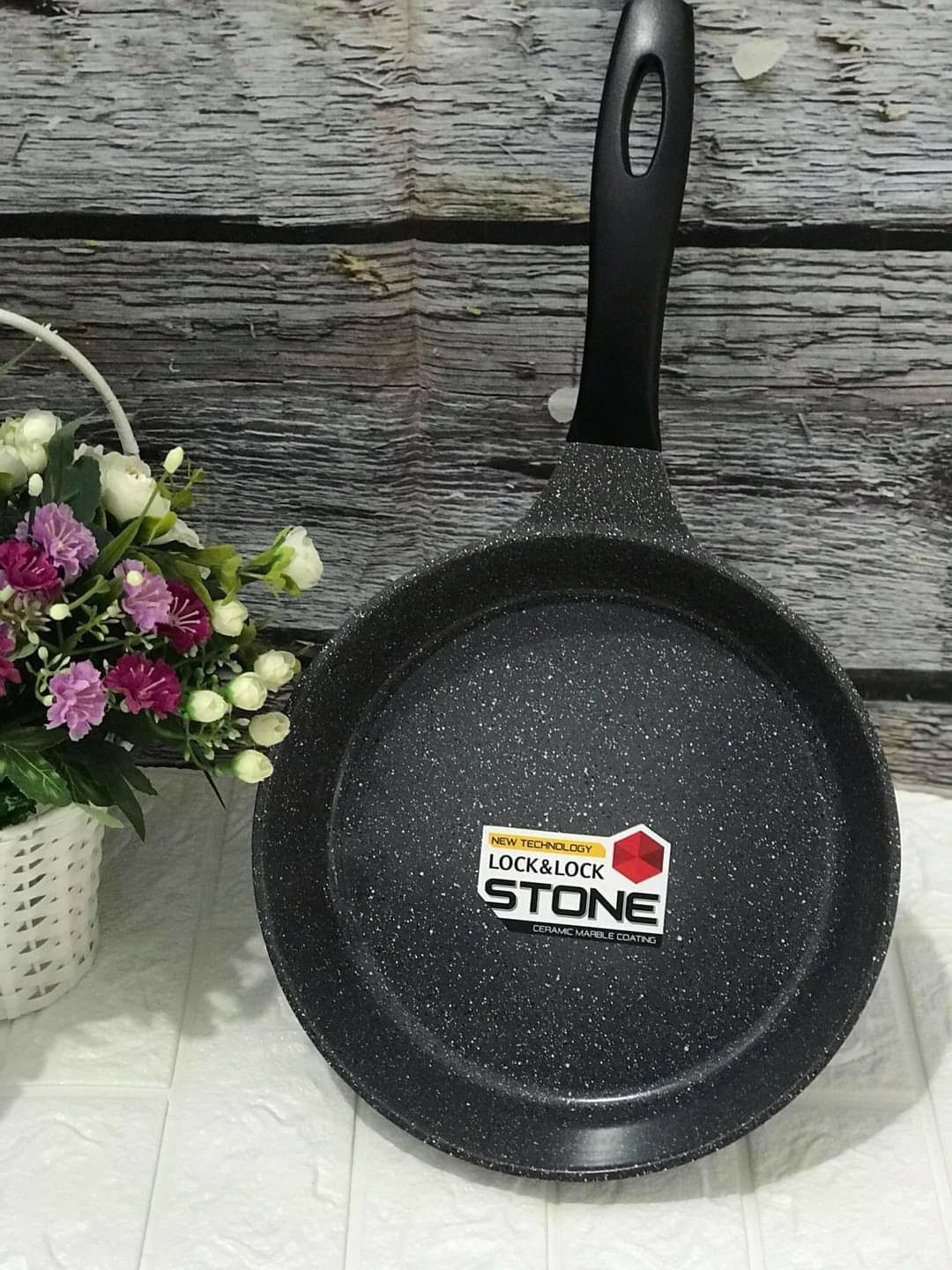 Chảo Đá Stone 7 Lớp Cao Cấp 26cm LocknLock LCA6263D (cam kết hàng chính hãng)