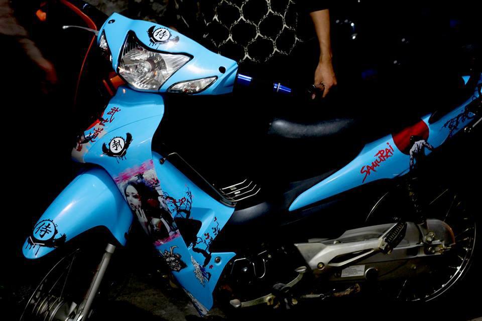 tem trùm wave độ đẹp hoa văn samurai xanh dương - tem trùm xe máy wave đẹp