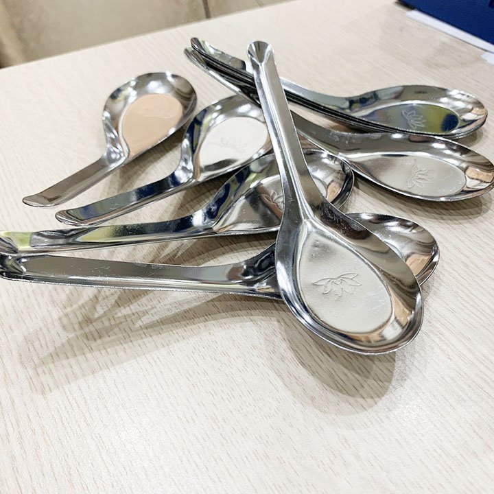 Combo 5 thìa phở hoa sen loại đẹp , thìa ăn cơm inox sáng bóng không gỉ, môi phở in hoa sen đẹp