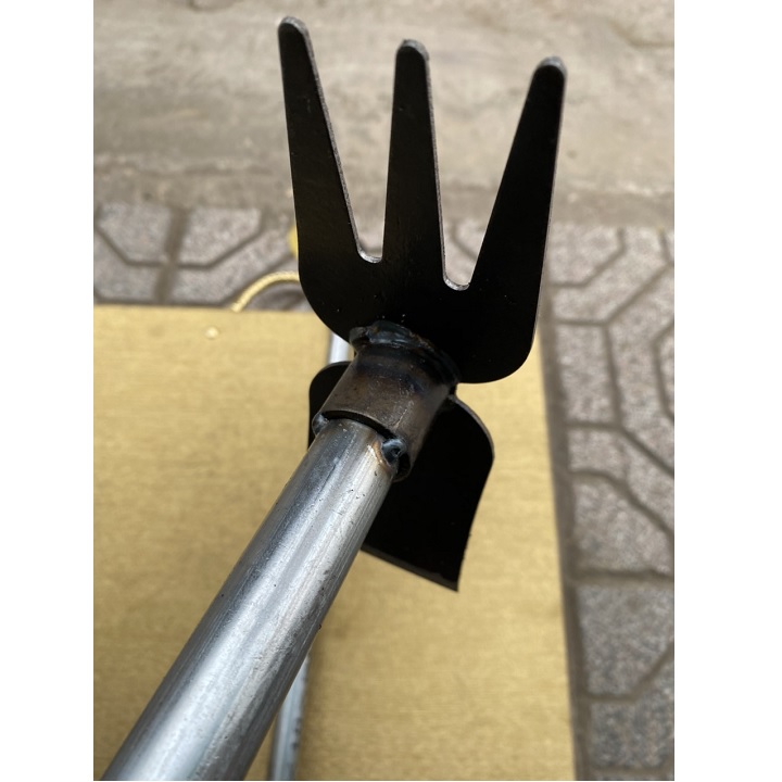 Cuốc cào xới đất có cán 50cm-30cm