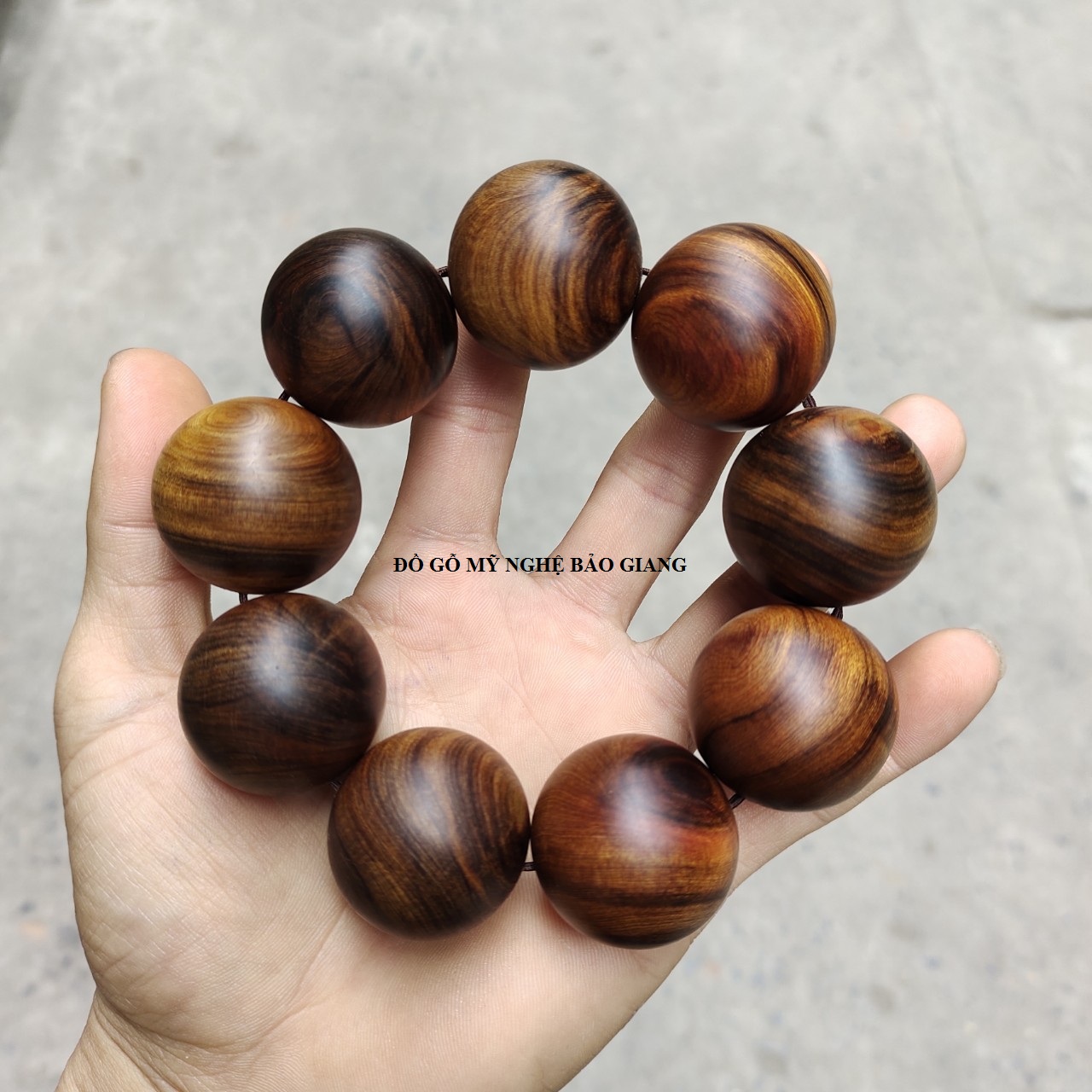 Vòng tay gỗ bách xanh thơm dịu 30ly