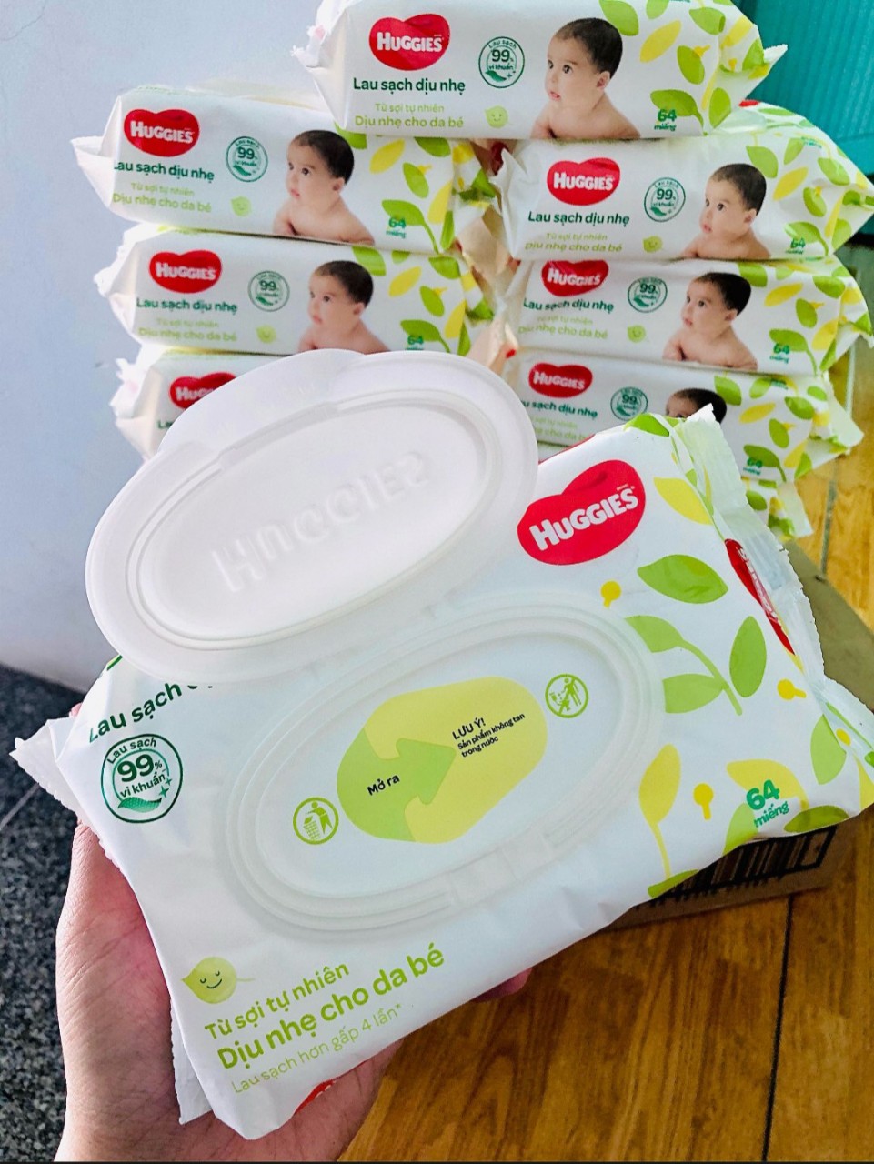 [HCM]Khăn giấy ướt cho trẻ sơ sinh Huggies 64 tờ