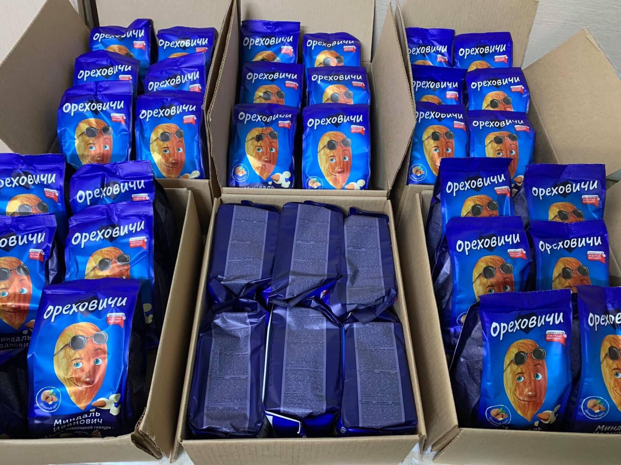 Socola trắng nhân hạnh nhân 400g Nga( Socola Ivan 400g)