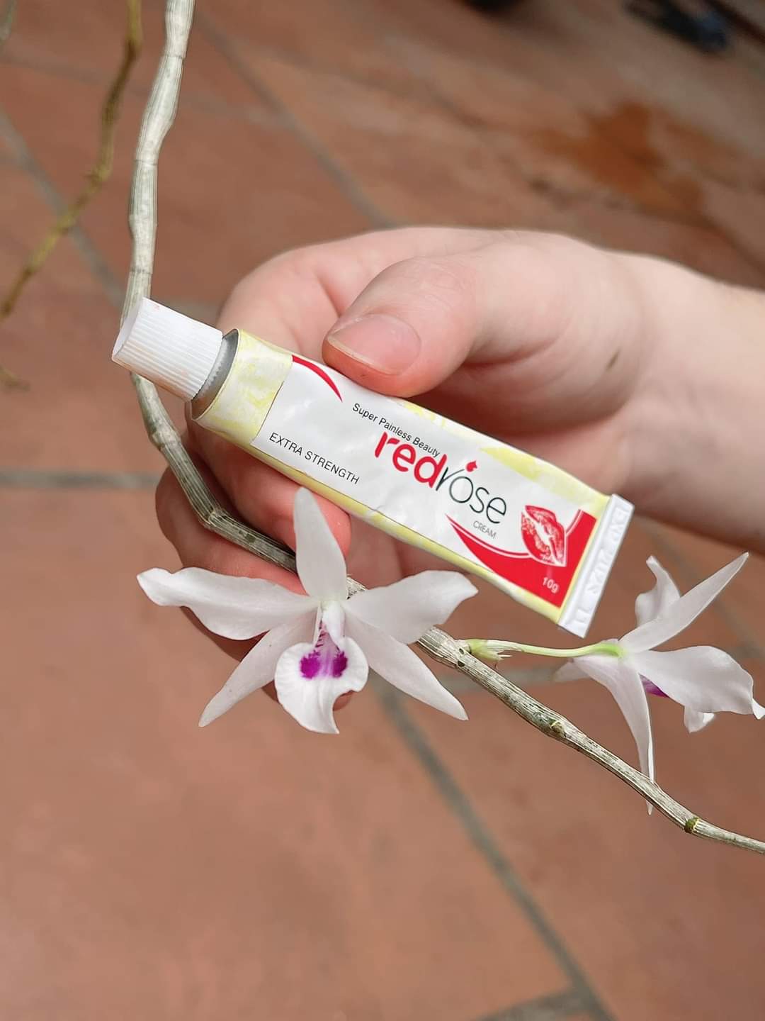 Tuýp hỗ trợ phun xăm red rose siêu chất