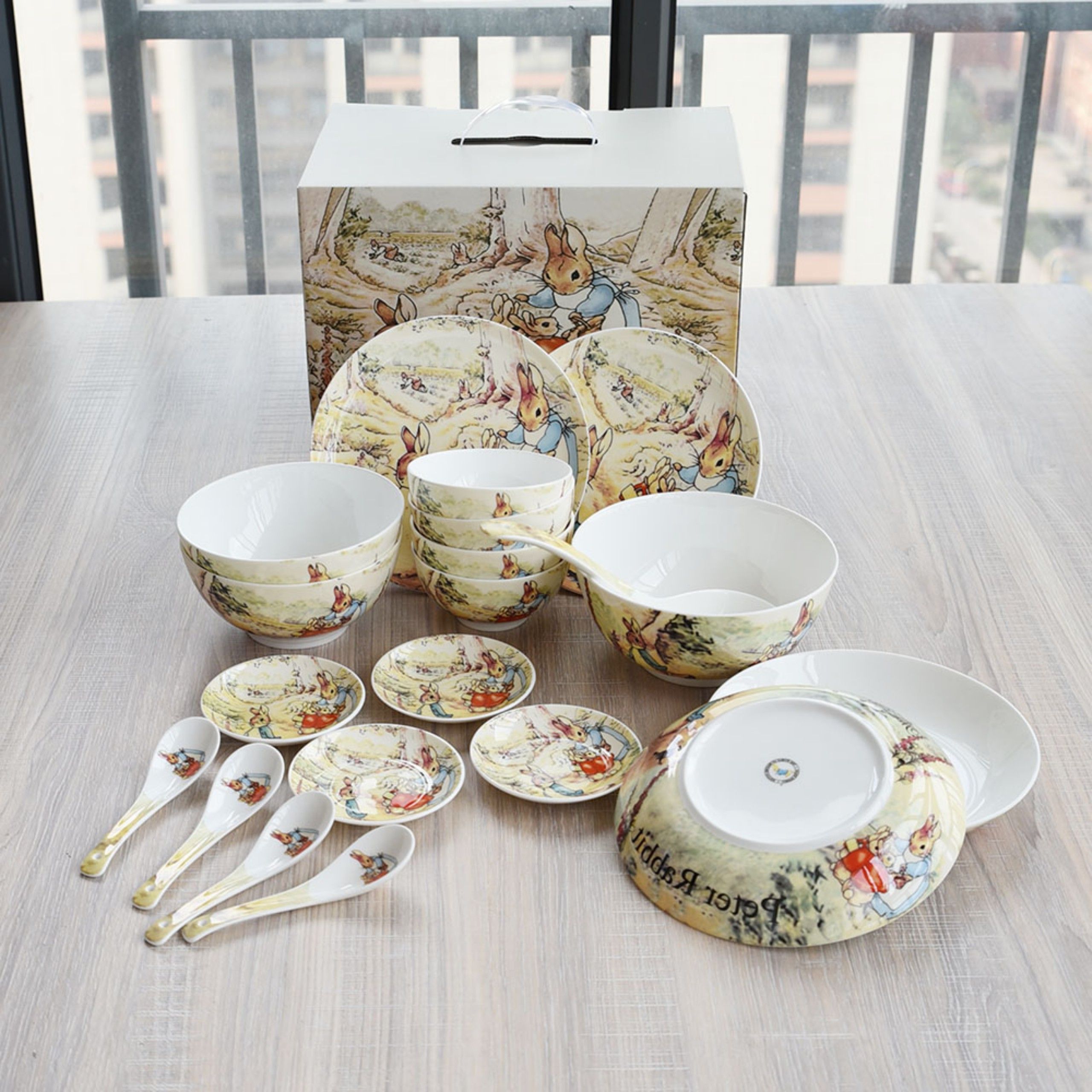 Bộ chén đĩa ăn cơm Peter Rabbit set 20 món gốm sứ cho gia đình hình các Chú Thỏ Đáng Yêu