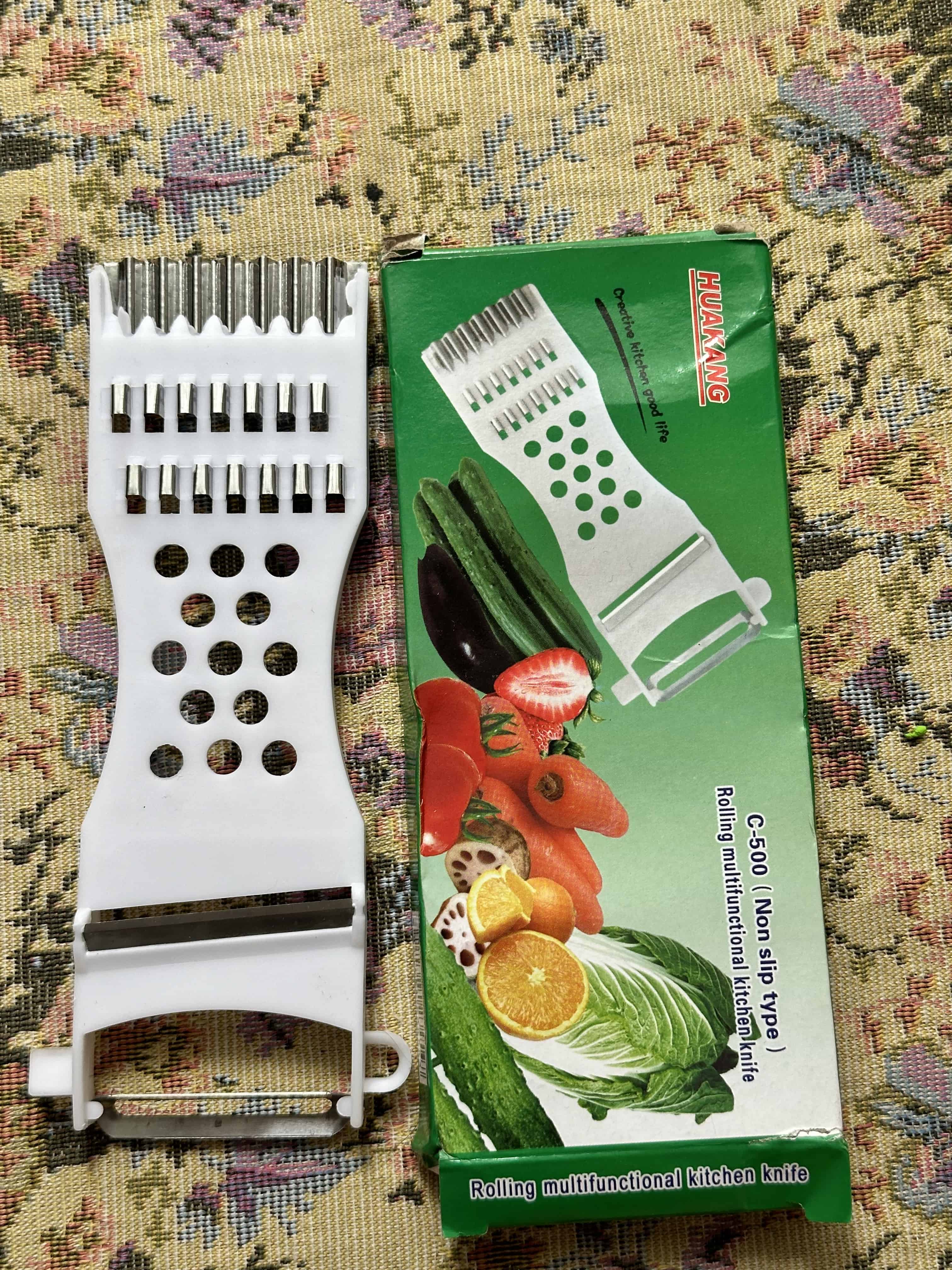 5 in 1 multi-functional vegetable cleaning cutter, 17x7cm, very durable vegetable and fruit planing, small with kung fu, very durable, the blade is stainless steel which is very easy to clean.