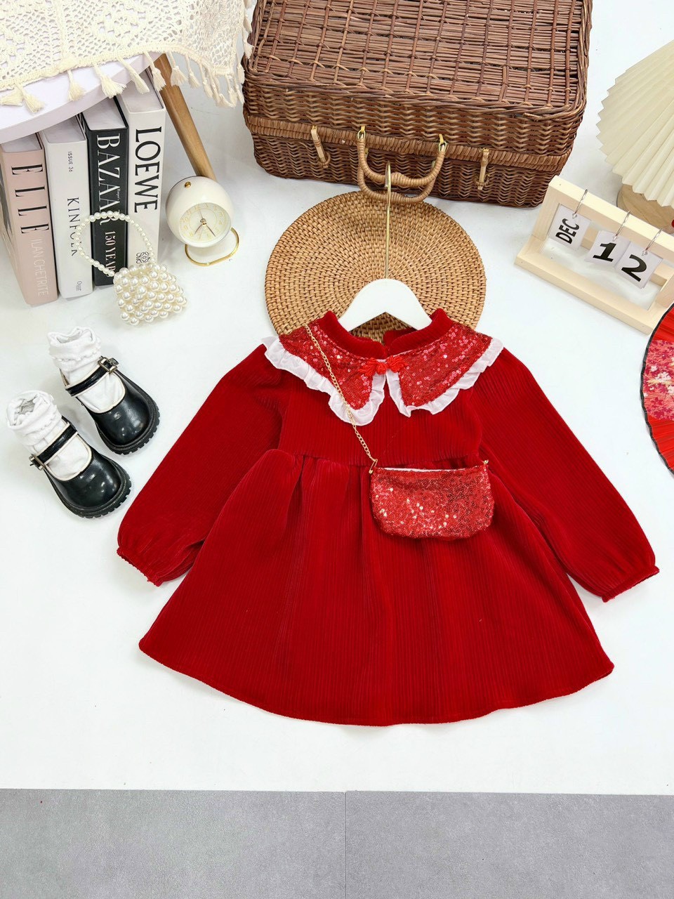 váy tuyết nhung cho bé phối cổ ren