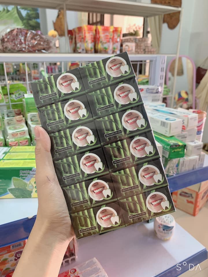 Bột tẩy trắng răng than tre HERBAL CHARCOAL Thái Lan