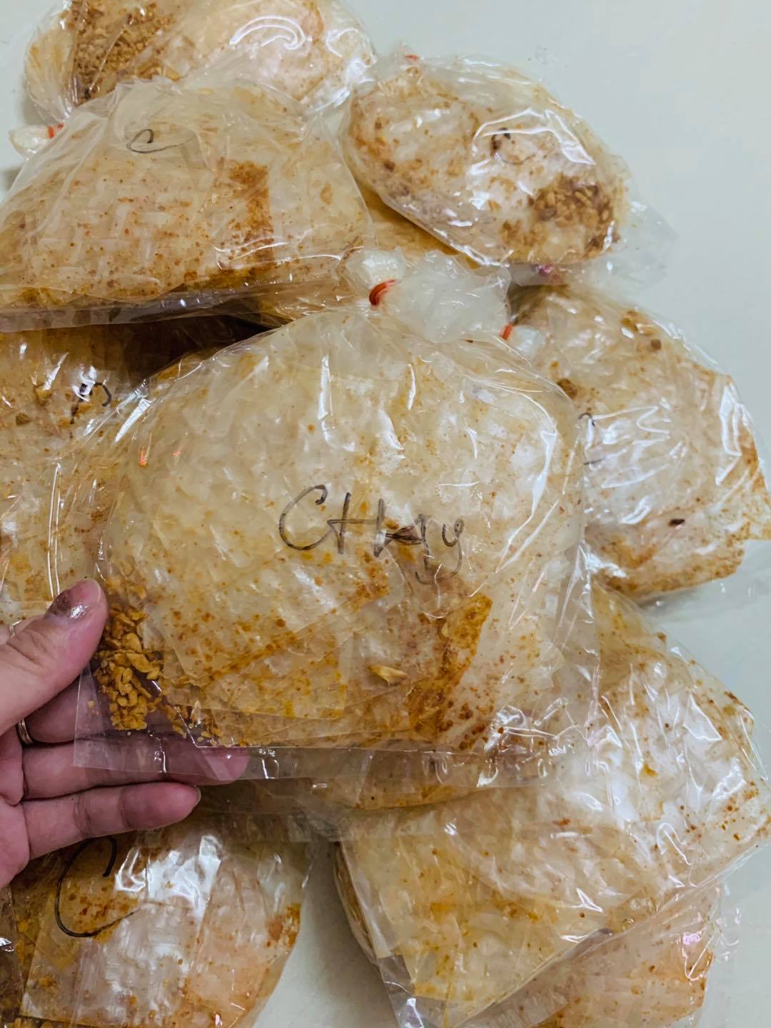 Bánh tráng muối tỏi chay cực thơm ngon