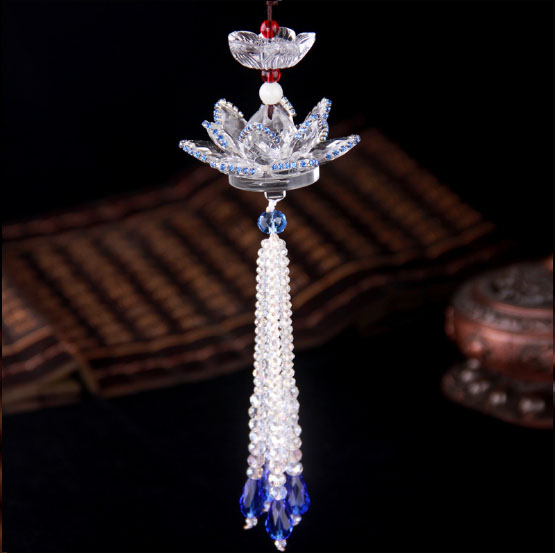 Hoa sen bằng pha lê trang trí ô tô
